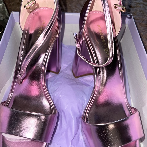 Heels - Picture 2 of 4